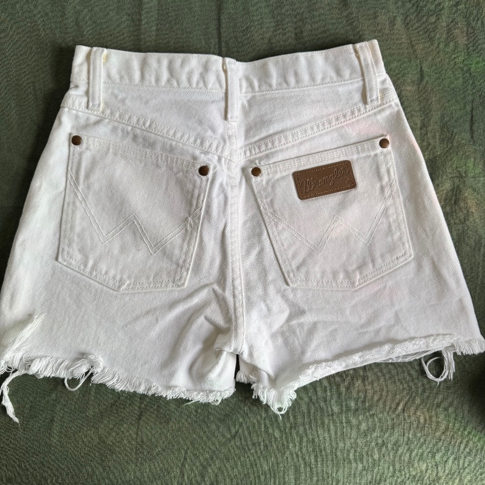 Wrangler white dead stock cut off shorts / from vintage jeans, but never worn